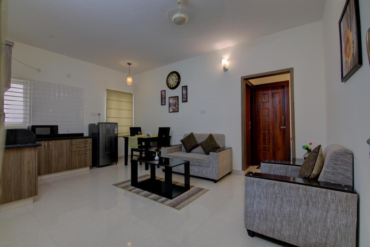 Sunshine Suites Grand Deluxe Bangalore Buitenkant foto