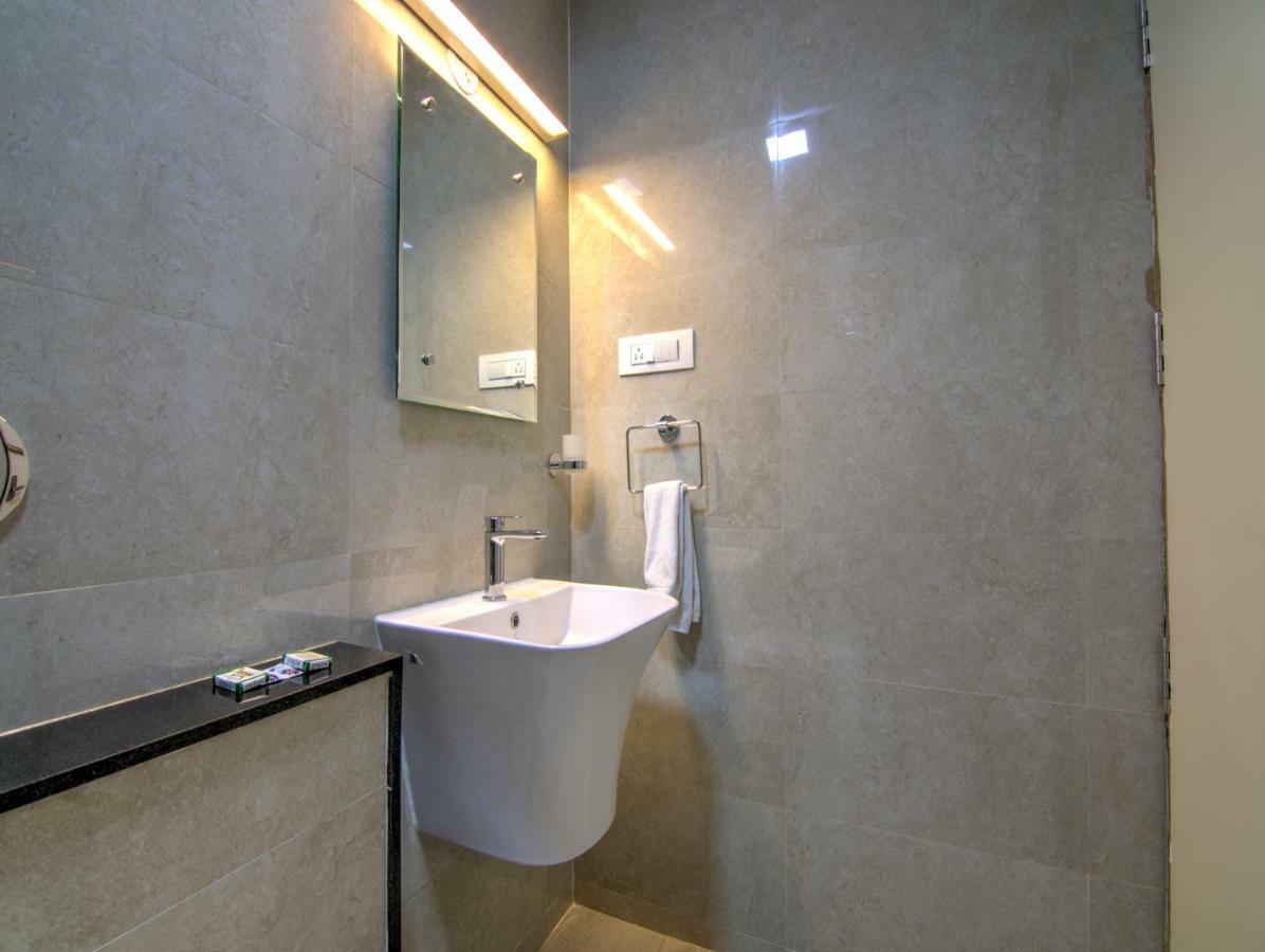 Sunshine Suites Grand Deluxe Bangalore Buitenkant foto